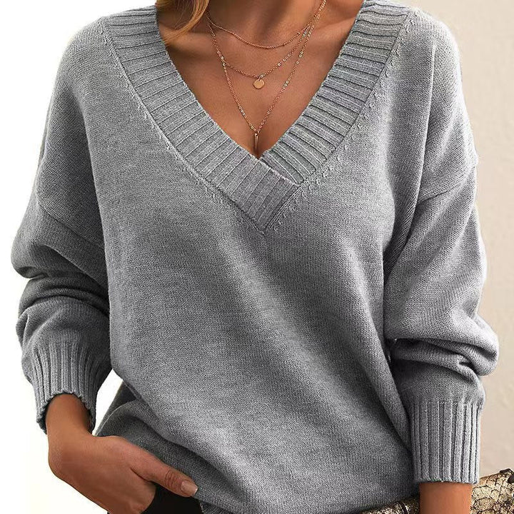 Damen Winterpullover mit V-Ausschnitt in stilvollem Grau, bequem und schick für die kalte Jahreszeit.