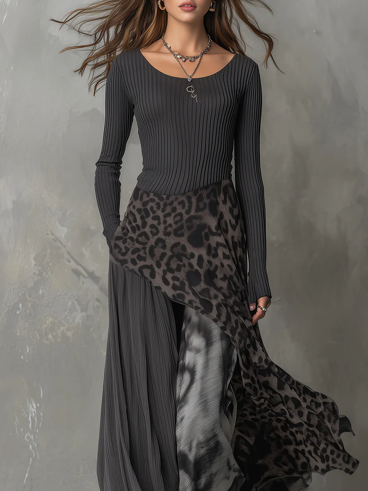 Fließendes Damen Maxi-Kleid mit modernem Streifen- & Leopardenmix und stylischem unregelmäßigem Saum. Bequem.