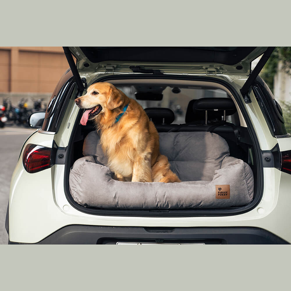 Schwarzer Hundeautositz mit grauen Polstern, passend für jedes Autoinnendesign.