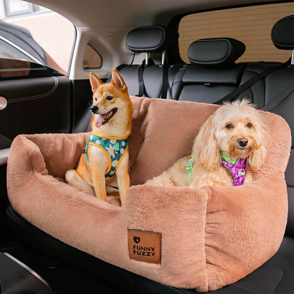 Gemütlicher und sicherer Hundeautositz, einfach zu montieren und zu demontieren.