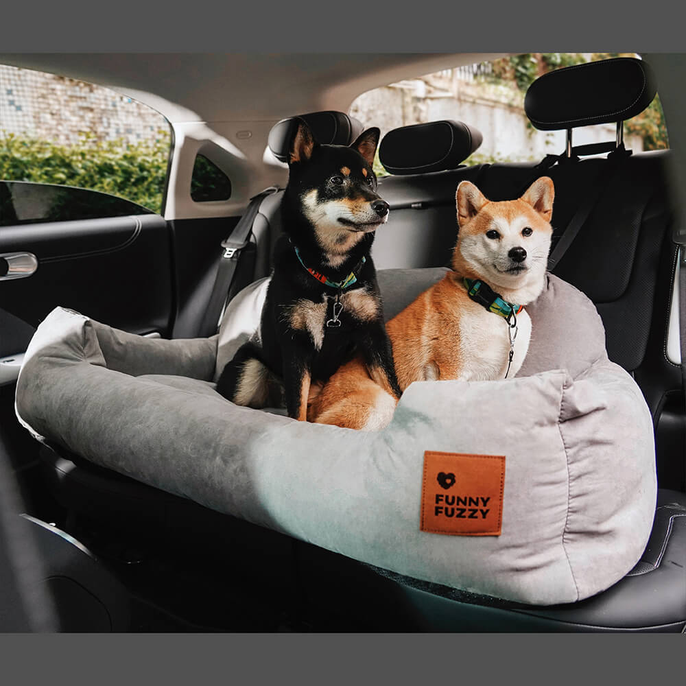 Großer, robuster Hundeautositz mit einfacher Installation in fast jedem Auto.