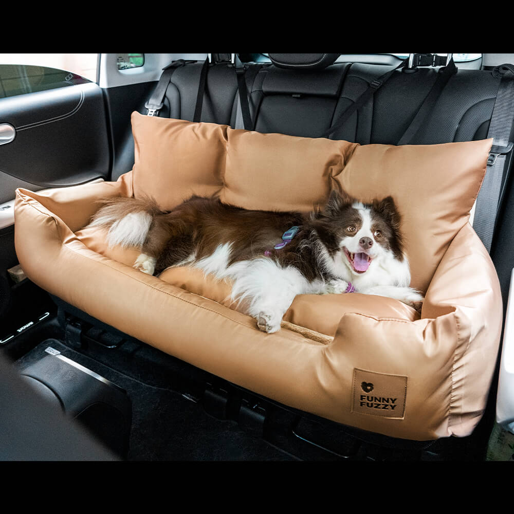 Sicherheit für große Hunde: Gepolsterter Autositz mit Gurtbefestigung.