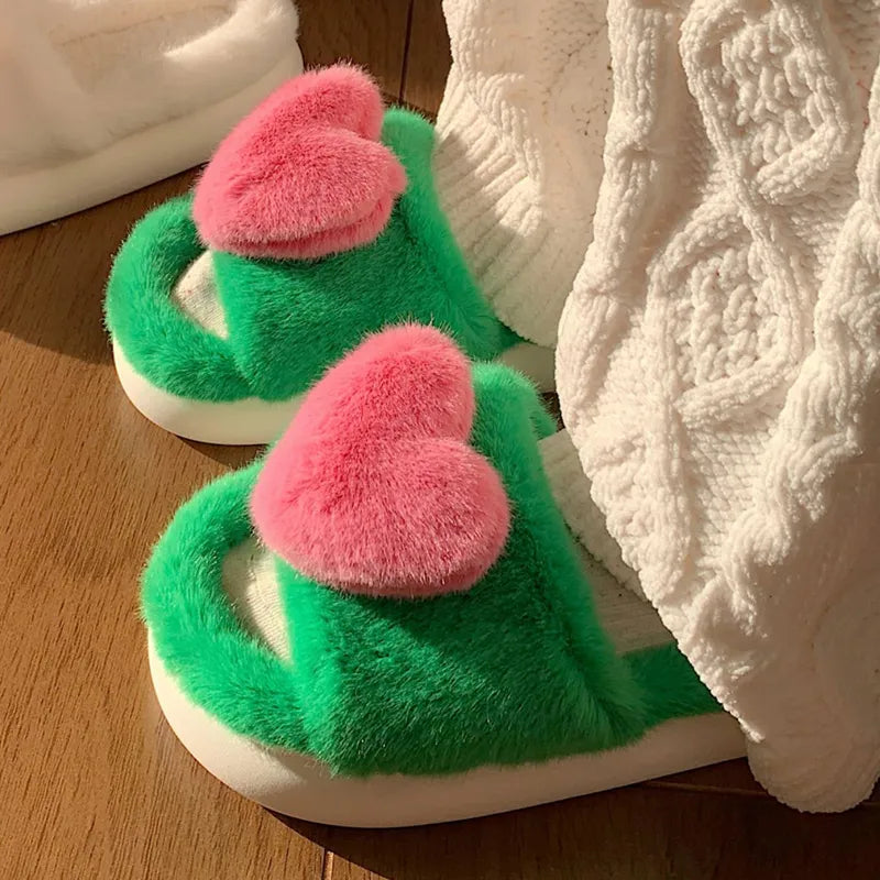 Warme Winter Pantoffeln für Damen, flauschig mit Herz-Design, ideal für gemütliche Home-Schuhe.