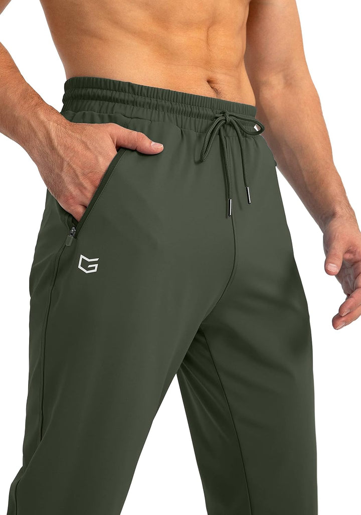 Sportliche Herren Jogginghose, Tapered Fit, mit Kordelzug für individuellen Sitz.