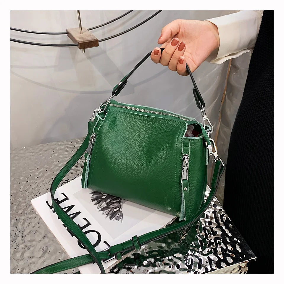 Große Damentasche, elegantes Design. Geräumiger Shopper als perfekter Alltagsbegleiter.