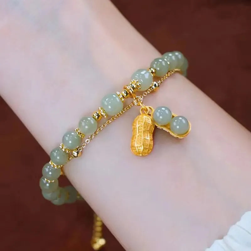 Elegantes Damen Armband mit grüner Hetien Jade und stilvollem Goldakzent, aus Kupfer.