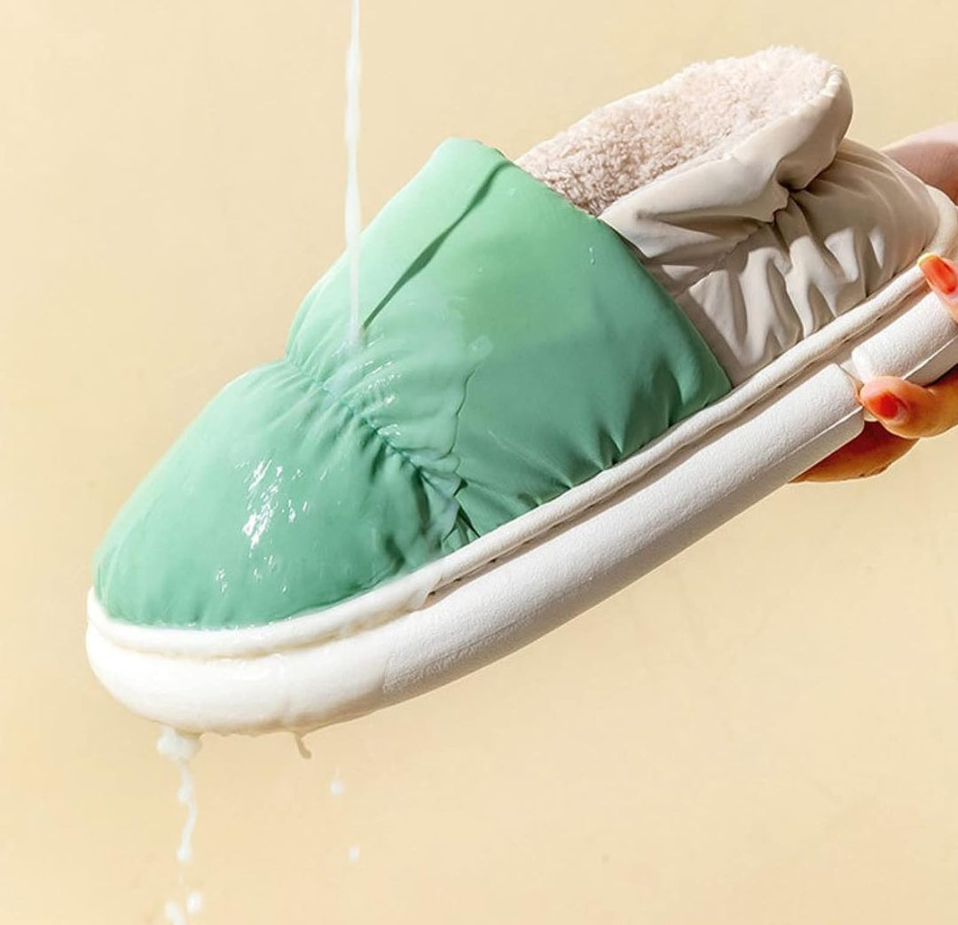 Unisex-Hausschuhe für den Winter. Kuschelige Slipper mit rutschfester Sohle und angenehmem Tragegefühl.