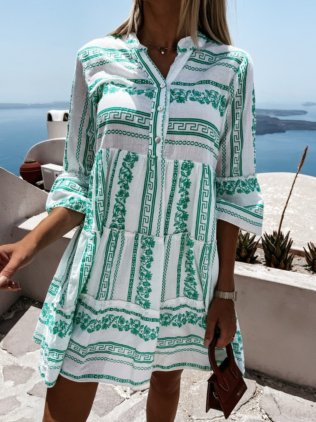 Entspanntes Damen Strandkleid mit Rüschen, leichter Stoff und ansprechendes Muster.