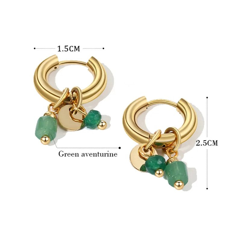 Hochwertige Gold Creolen mit edlem grünem Naturstein-Anhänger, perfekter Damenschmuck für Eleganz.