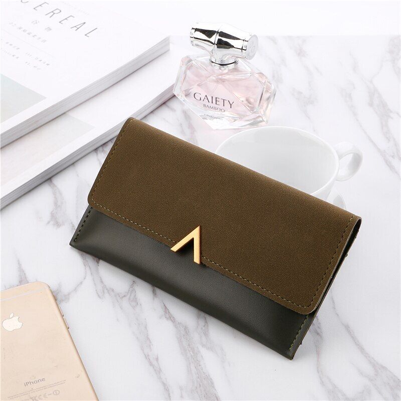 Modisches Unisex-Accessoire: lange Geldbörse in Schwarz/Braun mit elegantem Goldverschluss.