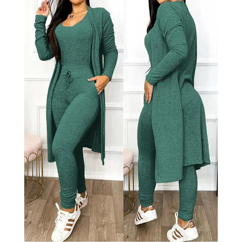 Leggings-Jumpsuit Damen mit figurbetonter Passform und ergänzender Jacke. Modisches 2-Teiler Outfit-Set.