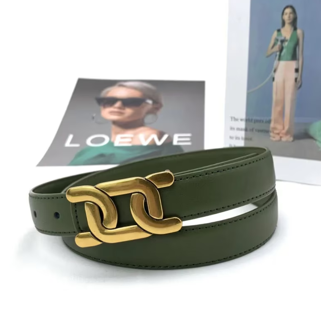 Vielseitiger Unisex Gürtel mit glatter goldener Schnalle. Ideales Accessoire für jeden Modestil.