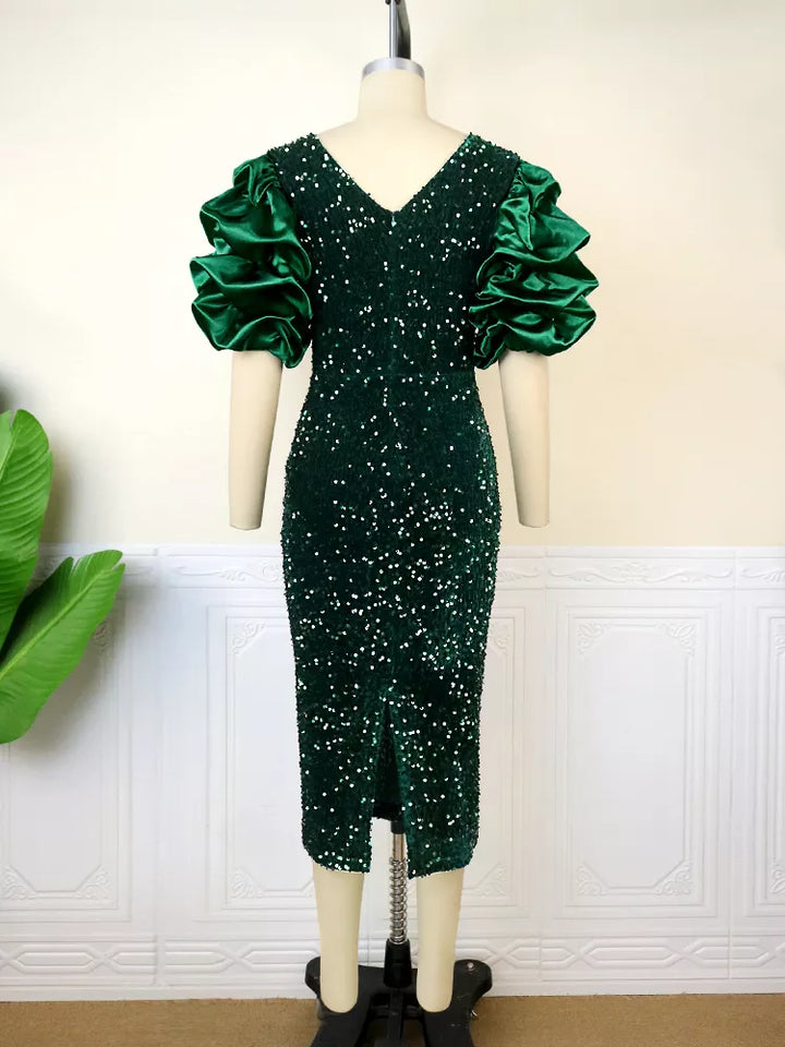 Rotes Vintage-Glitzerkleid für Damen in Übergröße mit eleganten Puffärmeln und festlichem Schnitt. Damenbekleidung.