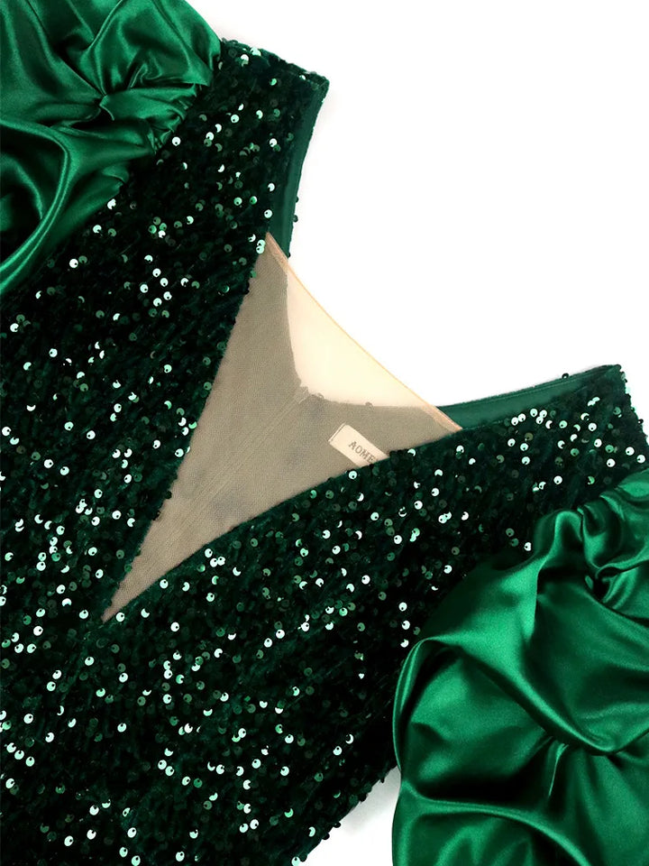 Festliches Damenkleid Übergröße: Glänzendes Vintage-Kleid mit Puffärmeln, Abendkleid-Stil, auch in Grün erhältlich.