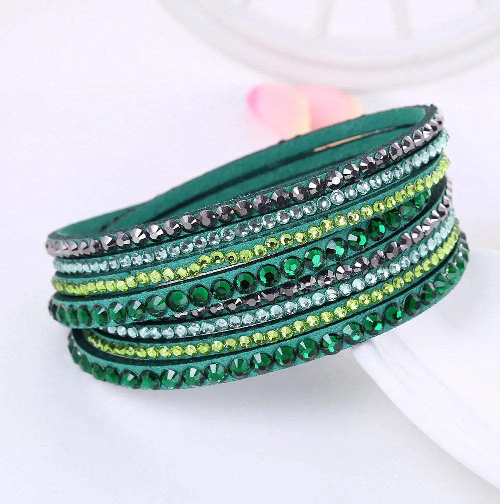 Modisches Unisex Armband mit Strasssteinen. Glamourös und funkelnd, ein elegantes Accessoire für jeden Look.