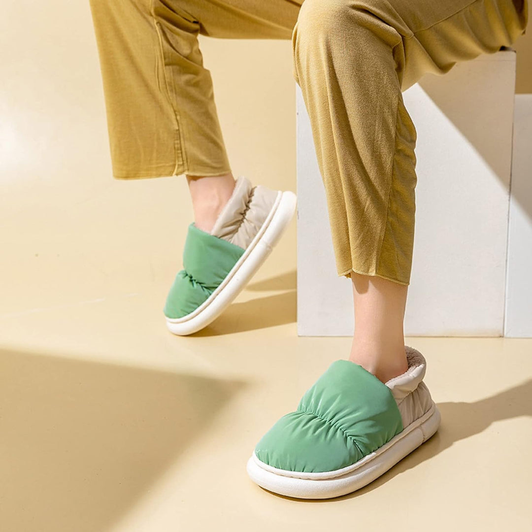 Flauschige Winter-Hausschuhe für Damen & Herren. Warme Slipper, die den Füssen Komfort bieten.