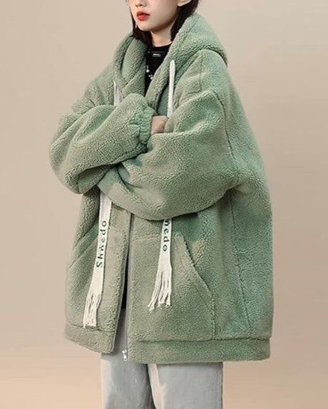 Elegante und praktische Damenjacke in Übergröße, ideal für Spaziergänge an kalten Wintertagen.