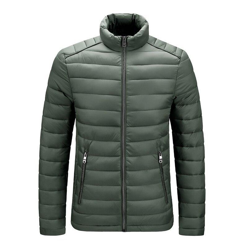 Vielseitige Herren Pufferjacke, gesteppt, für kühle Tage. Elegante Außenbekleidung mit Reißverschluss.