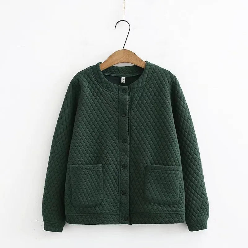Komfortable Plus Size Damen Cardigan mit Karomuster, ideal für Freizeit.