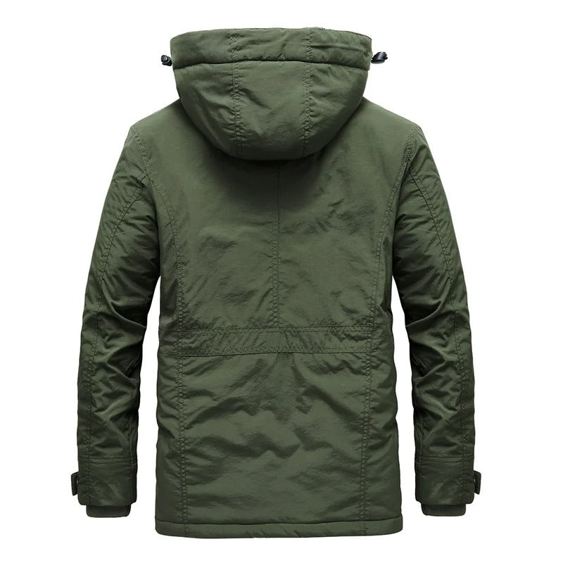 Rückansicht der Herren Winterjacke Daan, sportlicher Schnitt und funktionales Design für maximale Bewegungsfreiheit im Winter.
