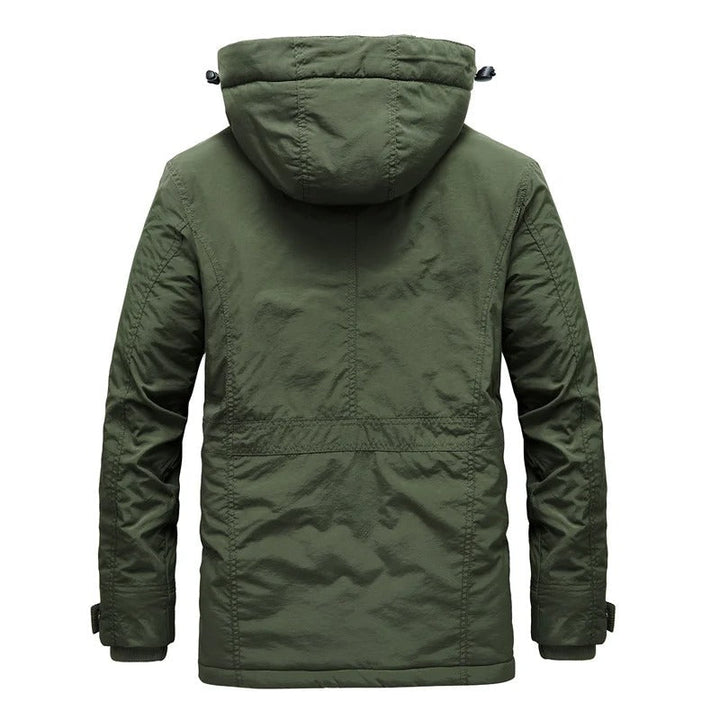 Rückansicht der Herren Winterjacke Daan, sportlicher Schnitt und funktionales Design für maximale Bewegungsfreiheit im Winter.
