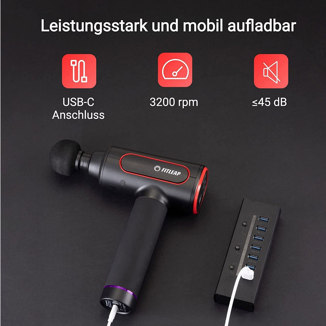 Person nutzt mobile Massagepistole zur Tiefengewebsmassage am Arm für schnelle Muskelregeneration und Entspannung.