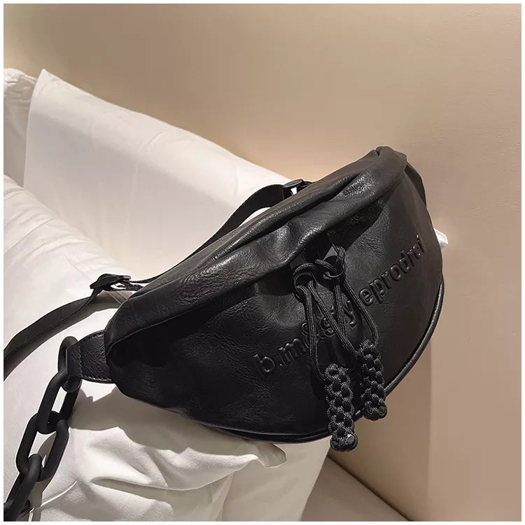 Vielseitige Damen Brusttasche als Umhängetasche oder Bauchtasche. Stilvolles Modeaccessoire für jede Gelegenheit.