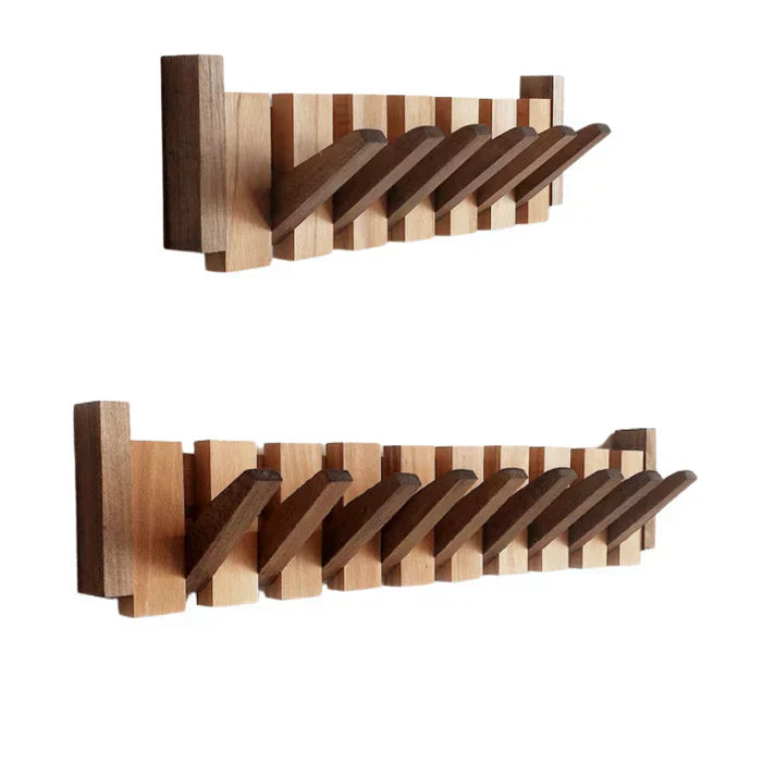 Eingangsbereich Garderobe mit Klavier-Haken; stilvolles Möbelstück für Mantel, Tasche & Schlüssel.