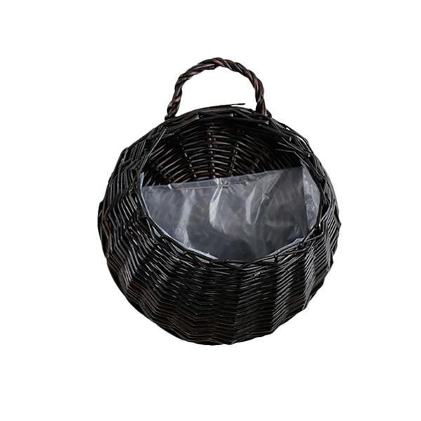Hängender Korb aus Korbgeflecht, perfekt als stilvolles Wohnaccessoire & Pflanzgefäß.