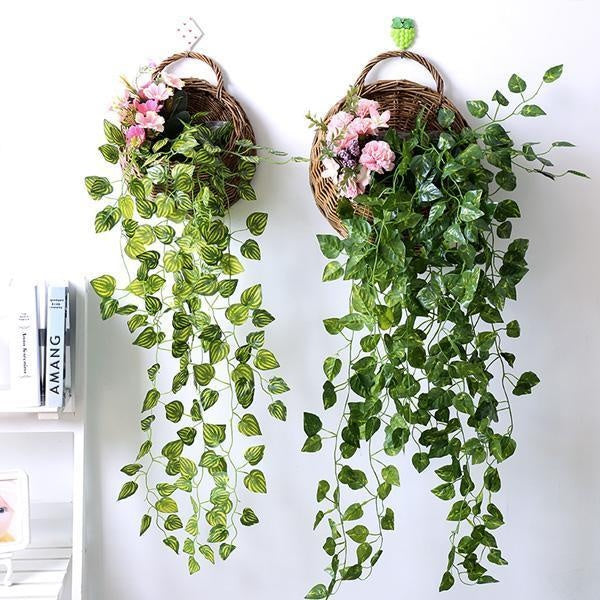 Rustikaler Hängekorb aus Rattan, perfekt als Blumentopf oder Aufbewahrungskorb.