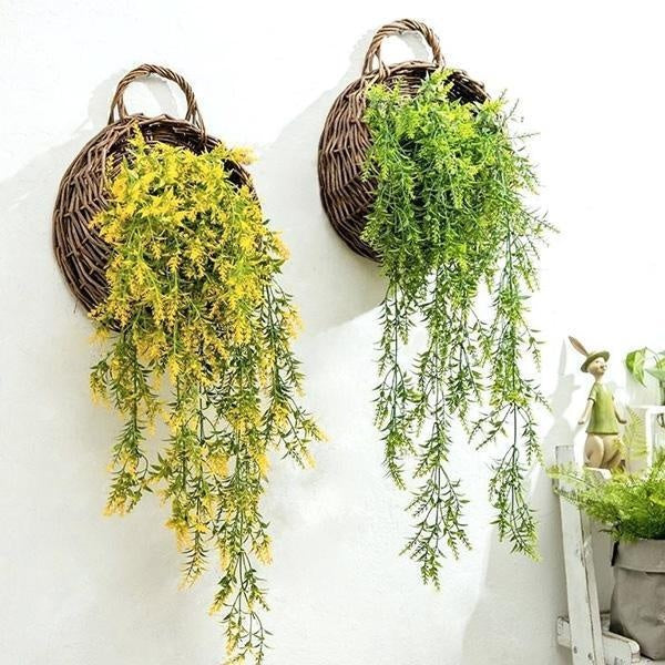Geflochtener Hängekorb in Naturfarbe, ideal für Blumenampeln oder als Dekoration.