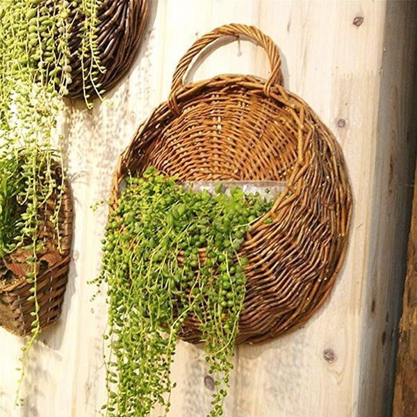Stilvoller Hängender Pflanzkorb aus robustem Korbgeflecht für Blumen & Kräuter.