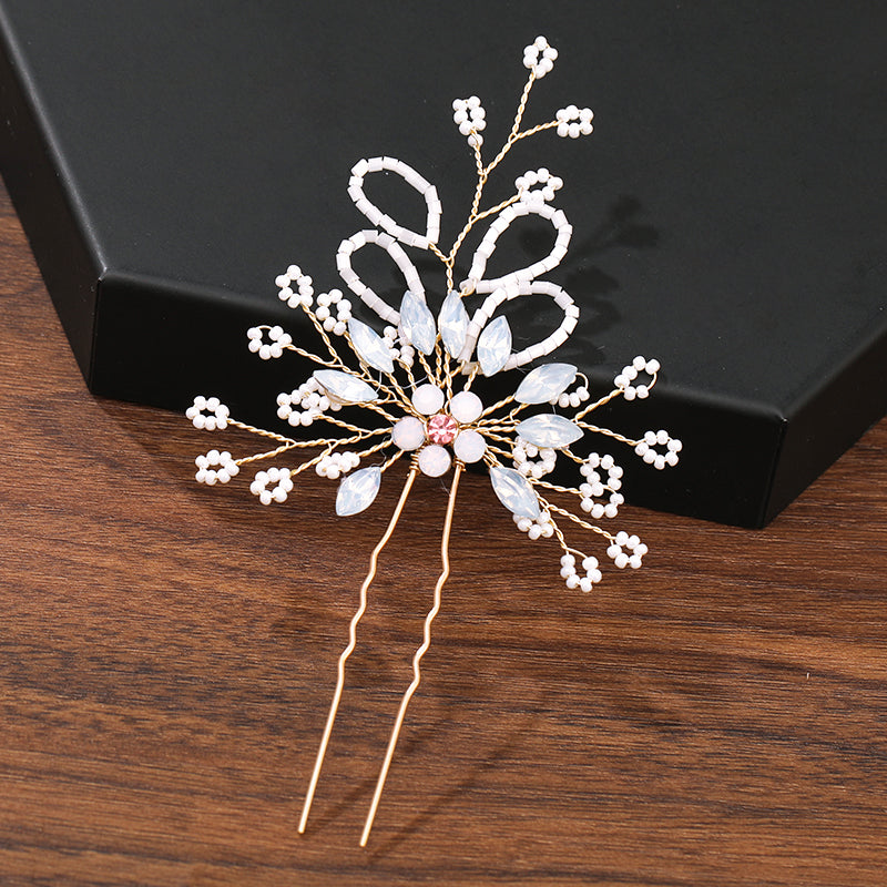Glänzende Strassblumen & Perlen auf Braut Haarnadeln, hochwertiger Haarschmuck für einen unvergesslichen Tag.