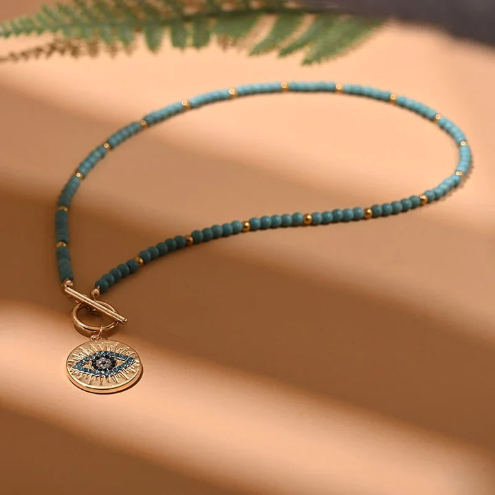 Handgefertigte Damen Schutzamulett Halskette mit Evil Eye & Perlen. Eleganter Boho-Choker.