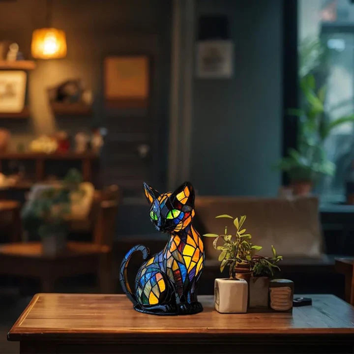 Warmweiß leuchtende Buntglas-Katzen-Tischlampe mit energiesparender LED für stimmungsvolles Ambiente.