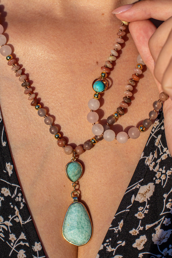 Handgefertigte Damen Mala Kette, Pastell-Design mit Energie-Heilsteinen wie Jaspis & Onyx. Spiritueller Schmuck.