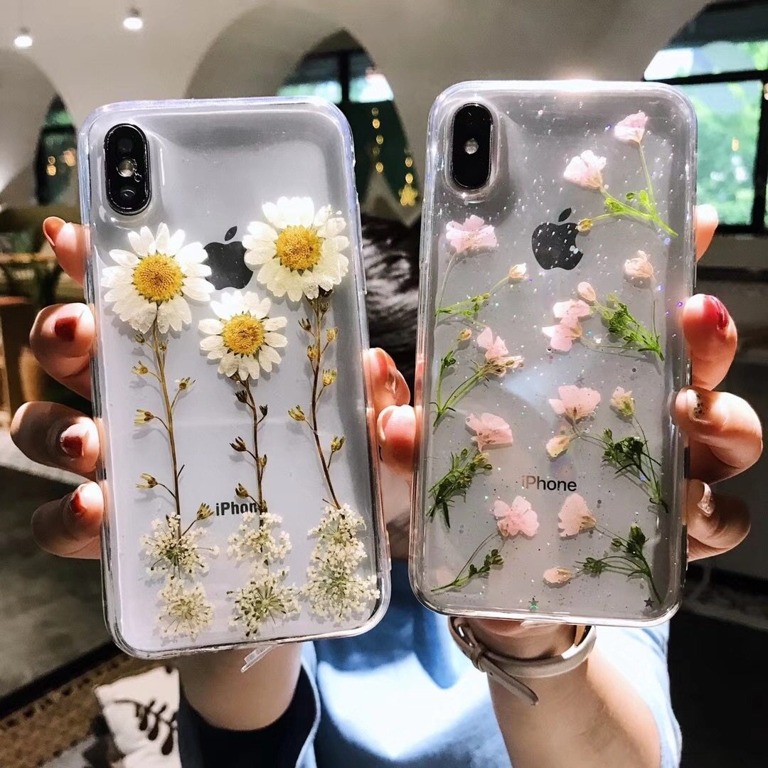 Stoßfeste, kratzfeste iPhone Hülle mit getrockneten Blumen. Bietet zuverlässigen Schutz im Natur Look.