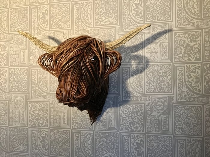 Stilvolle Kuh Wandskulptur, handgefertigt, ideal als rustikale Wanddeko & Tieraccessoire.