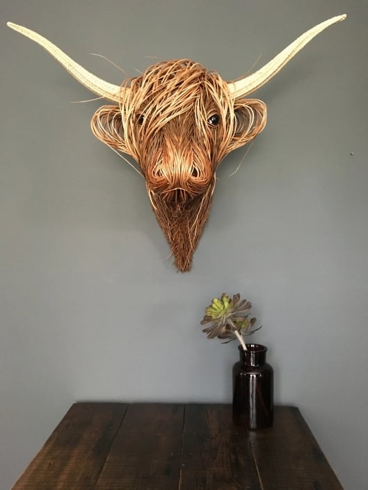 Rustikale Kuh Wandskulptur "Bowie", ein handgefertigtes Interieur-Highlight für Ihr Zuhause.