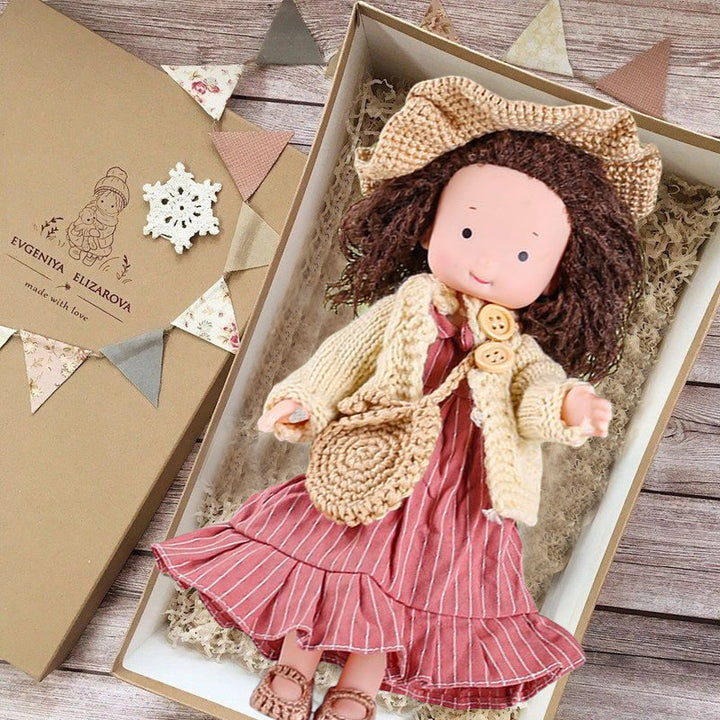 Liebevolle Kinder-Stoffpuppe, handgemachte Waldorfpuppe, sicherer Begleiter aus Naturmaterial.
