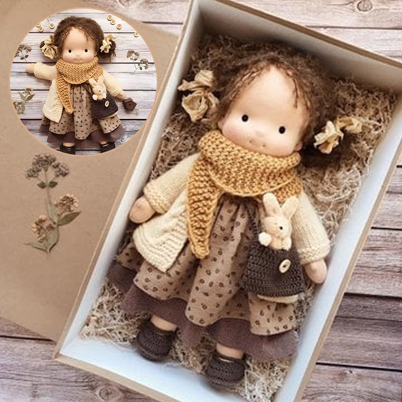 Weiche Stoffpuppe, handgemacht, ideal als erster Freund für Kinder. Naturmaterial & Geborgenheit.