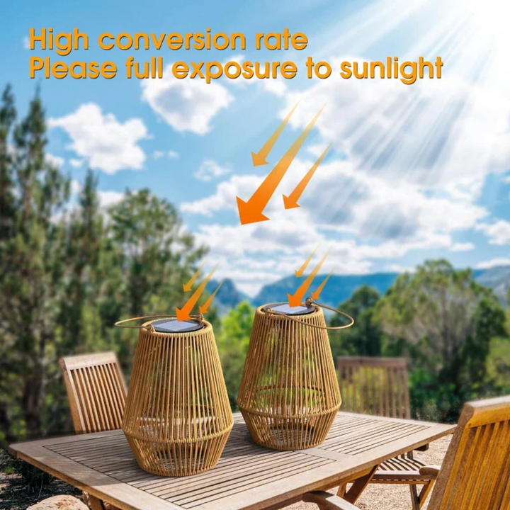 Stilvolle, handgefertigte Rattan-Solarleuchte; wetterfeste LED-Gartenlaterne, energieeffiziente Dekolampe für Außen.