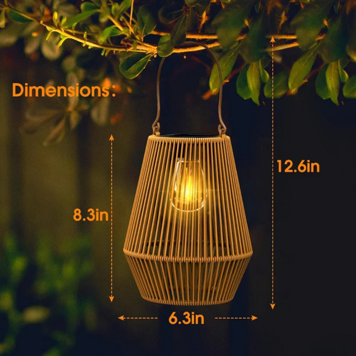 Wetterfeste Rattan-Gartenlaterne mit Solarfunktion, handgefertigte LED-Außenbeleuchtung für magisches Licht im Garten.