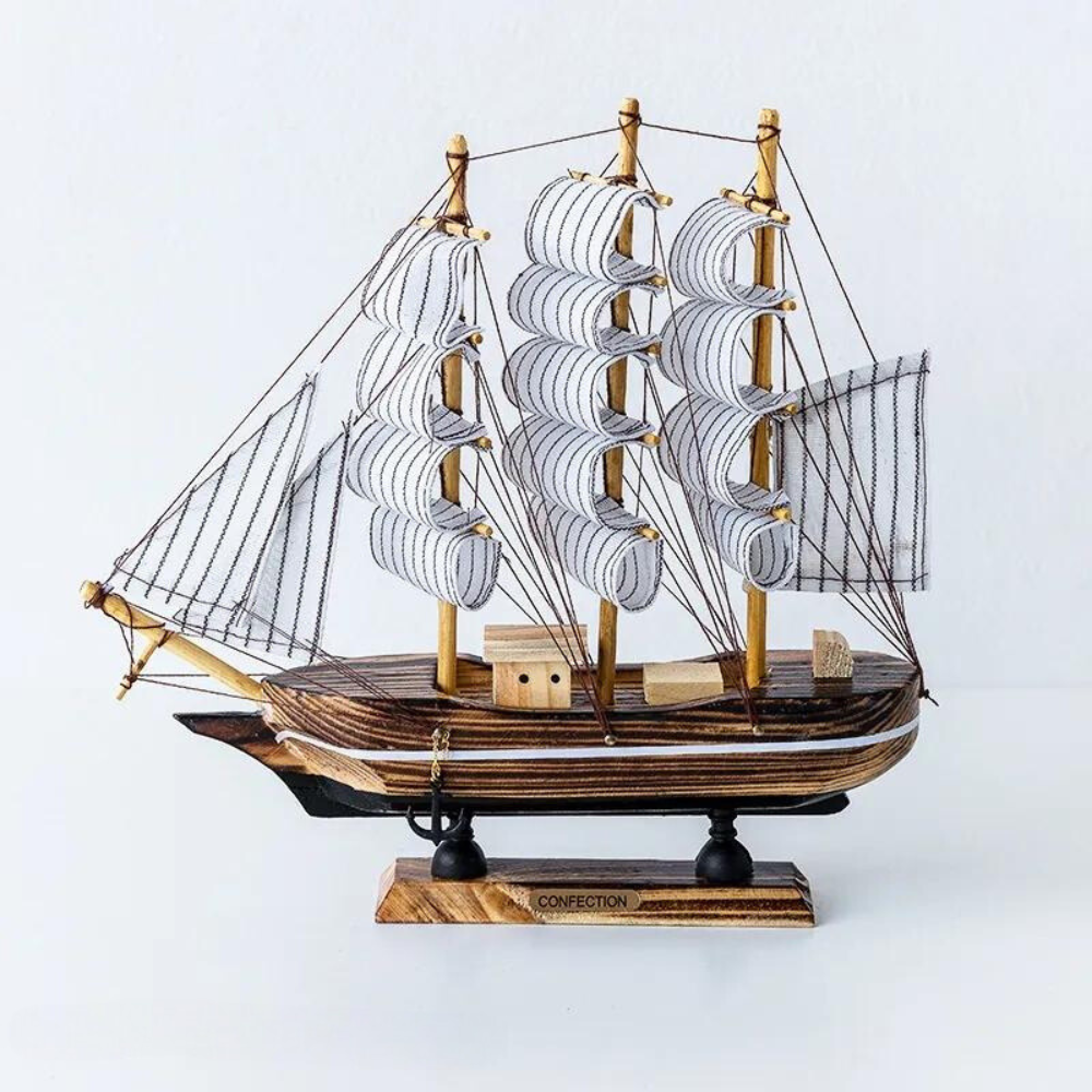 Beleuchtete nordische Holz Segelboot Skulptur, LED-Dekorlicht für stimmungsvolle Wohnkultur und maritime Akzente.