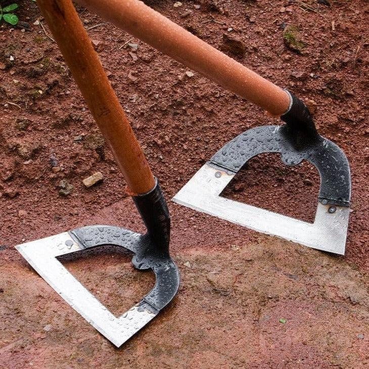 Robuste handgeschmiedete Manganstahl-Gartenhacke für effizientes Unkrautjäten und lockeren Gartenboden.