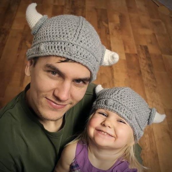 Warme, handgestrickte Wikinger Wintermütze mit Hörnern; ideal für Unisex-Fans von Mittelalter & Karneval.