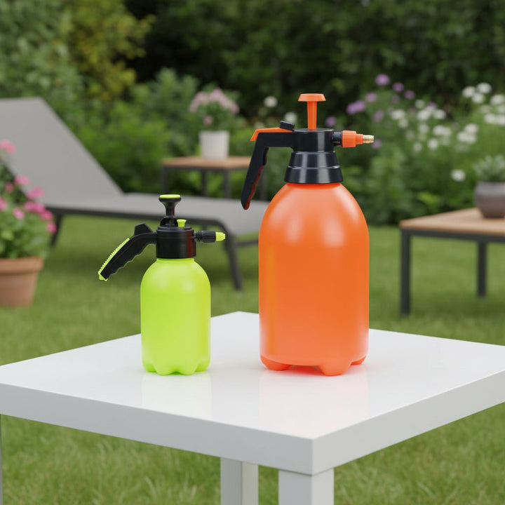 Blauer Gartensprüher mit Handpumpe & verstellbarer Düse für Bewässerung, Düngen & Reinigung.