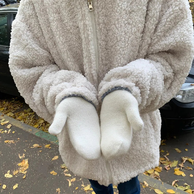 Hochwertige Plüschhandschuhe, extra warm & weich. Bequeme Unisex Winter Fäustlinge für kalte Tage.
