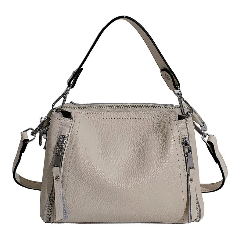 Vielseitige Damentasche für den Alltag. Geräumiger Shopper, ideal für Shopping & Büro.