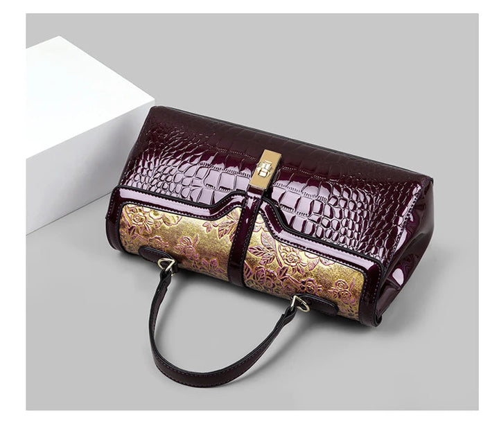 Detailaufnahme der eleganten Damen Handtasche mit feinem Blumenmuster und Qualitäts-Reißverschluss.